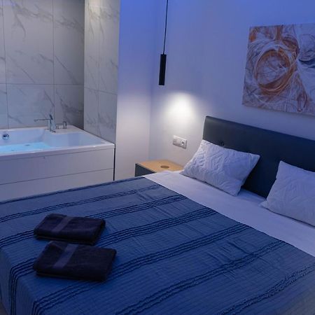 Athens Jacuzzi Apartment Екстер'єр фото