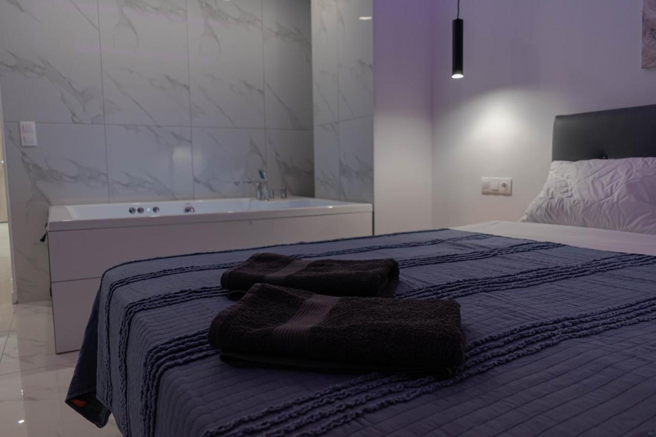 Athens Jacuzzi Apartment Екстер'єр фото