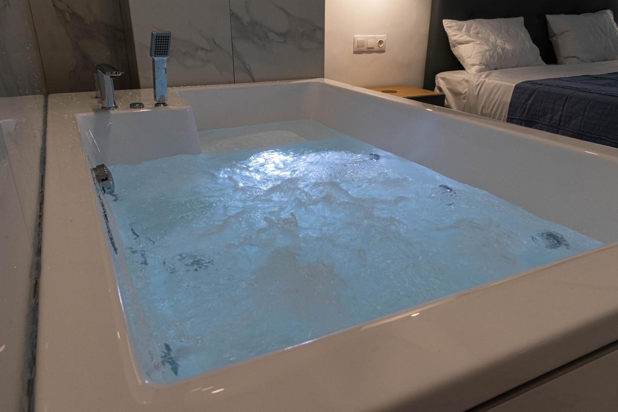 Athens Jacuzzi Apartment Екстер'єр фото